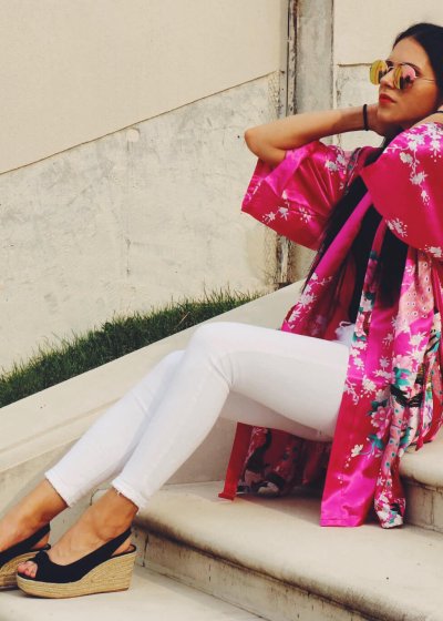 Elegantné a neprehliadnuteľné kimono v ružovej farbe s kvetmi.
