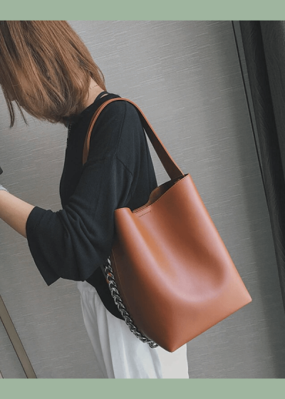 Veľká hnedá praktická kabelka taška na notebook na rameno.